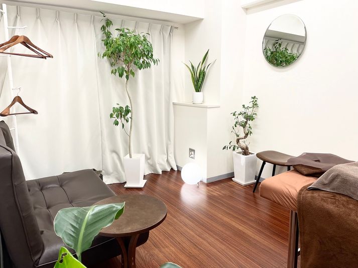 静かな個室のサロンスペース - リラクゼーションスペース　西新宿