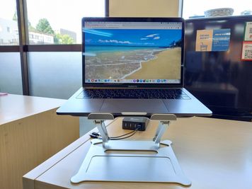 PCスタンドお貸出しします。 - GARAGE WASEDA 【就活生限定】就活用オンラインブースの設備の写真