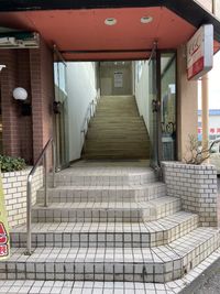 こちらの階段から上がってください - GARAGE MACHIDA 【就活オンラインブース】GARAGE MACHIDA個室（C席）の外観の写真