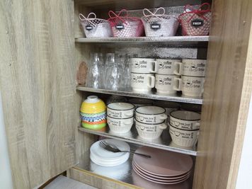 各食器揃っております。 - CocoKuru西葛西 【CocoKuru西葛西】駅徒歩2分/24hOKの室内の写真