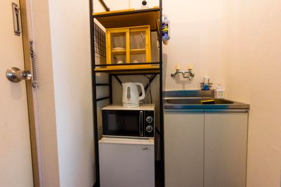 コンパクトなキッチンスペース。 - レンタルサロン&ヒーリング・クロエ横浜駅前の室内の写真