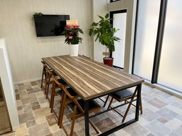 最大10名着席可能 - Habitat芦屋【JR芦屋駅徒歩3分！新築スペース】 Habitat芦屋 コワーキングスペース（相席の可能性あり）の室内の写真
