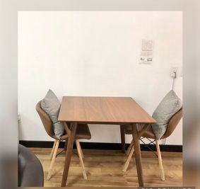茶色のテーブル
※常設はしていません
必ずオプション選択してください - レンタルスペース【RoomAoyama】 店舗1F貸しスペースの室内の写真