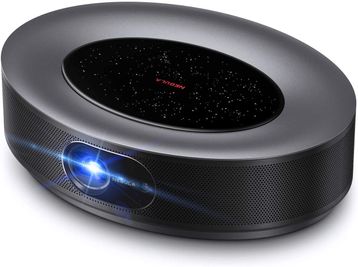 【Anker Nebula Cosmos Max】
有料動画配信サービスを４K画質で視聴できます。HDMI入力から持参したゲーム機等も投影可。360°スピーカー搭載※有償オプション - SHARE TAKANAWA パーティールームの設備の写真