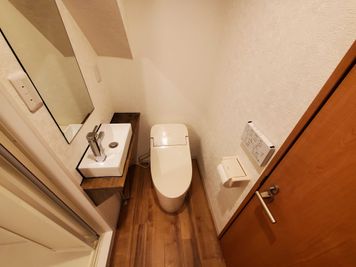 ウォシュレット付きトイレ - コート渋谷 1-14名用！特別割引👪55型４K対応TV📺キッチン設備完備の設備の写真