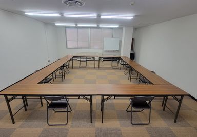 ロの字　8テーブル　8人～16人 - 大阪長堀 貸会議室 ６階　G会議室の室内の写真