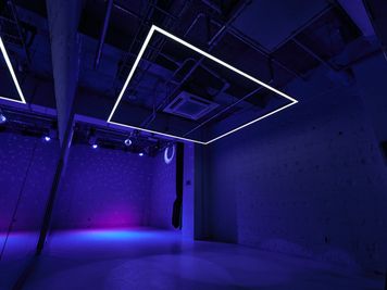 常設照明はプリセットの変更で、簡単に照明演出を変更可能です！ - in the house / Nishiwaseda C studioの室内の写真