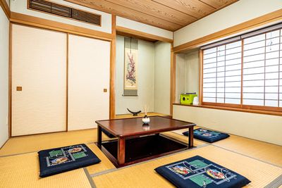 和室 - 葵禅カフェ＆バー 100平米超の洋風空間301(65インチ大型テレビ)の室内の写真