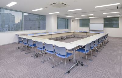 名古屋会議室 imy会議室 4階 小会議室（30名）の室内の写真