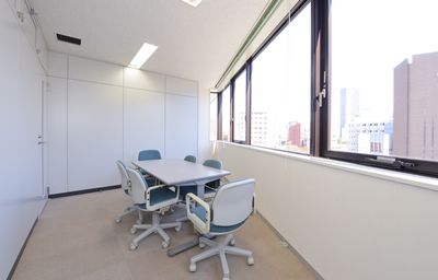 5階第3会議室は講師の方やスタッフの方にお使い頂ける控室を完備しております。 - 名古屋会議室 imy会議室 5階 第3会議室の設備の写真