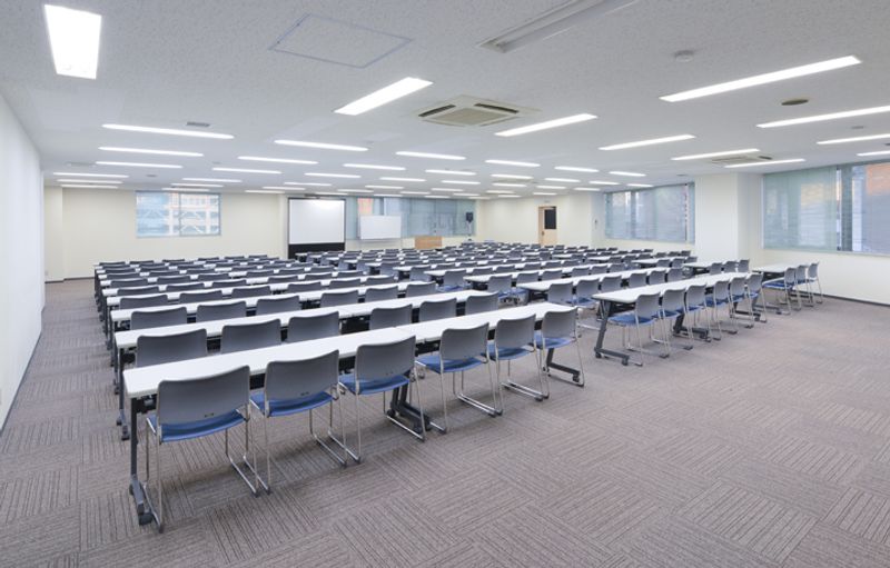 最大収容人数180名様の大会議室です。 - 名古屋会議室 imy会議室 4階 大会議室の室内の写真
