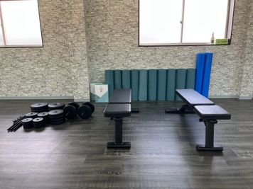 ATSH SPORTS 人工芝付きスポーツ施設の設備の写真