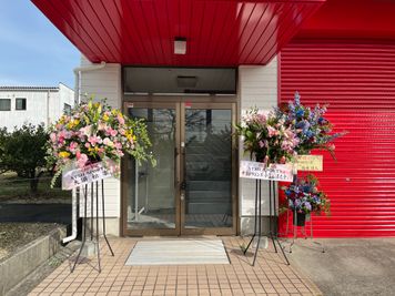 ATSH SPORTS 人工芝付きスポーツ施設の入口の写真