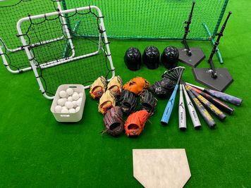 ATSH SPORTS 人工芝付きスポーツ施設の設備の写真
