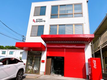 ATSH SPORTS 人工芝付きスポーツ施設の外観の写真