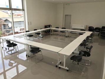 京都トヨタ伏見店の室内の写真