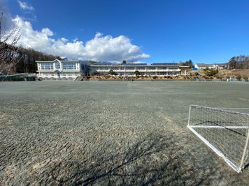 清里高原の元小学校のグランドです - 八ヶ岳と南アルプスと富士山を望みながら野球にサッカー、スポーツ大会に運動会に最適環境です - 八ヶ岳コモンズ
