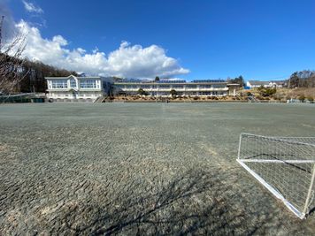 清里高原の元小学校のグランドです - 八ヶ岳と南アルプスと富士山を望みながら野球にサッカー、スポーツ大会に運動会に最適環境です - 没頭空間 八ヶ岳コモンズ