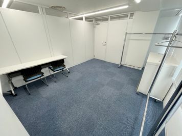 【控室は個室タイプのため、荷物置き場や更衣室等にもお使いいただけます】 - TIME SHARING新宿 TIME SHARING新宿8Aの室内の写真