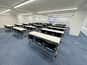 【青系カーペットに白壁の爽やかな空間♪】 - TIME SHARING新宿 TIME SHARING新宿8Aの室内の写真