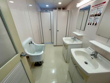 【女性トイレ（個室×2）】 - TIME SHARING新宿 TIME SHARING新宿8Aの設備の写真