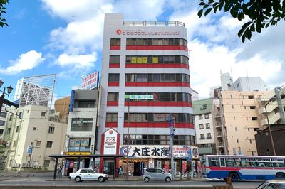 ホテルニュー長崎の向かい側
1階にある居酒屋さんが目印です - コワーキングスペースミナト イベントスペース（1～20名）の外観の写真