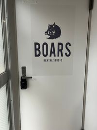 BOARS　RENTALSTUDIO レンタルスタジオ・ジムの入口の写真