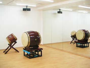 太鼓をご利用出来ます。 - 【和の音交流館】「和の音」と「和の文化」をテーマにした文化施設 ◆レンタルスペース（地下１階）の設備の写真