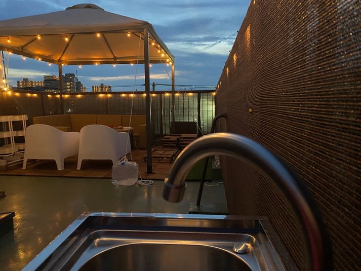 屋上カフェ、屋上ビアガーデン、屋上BBQ - お茶屋の屋上