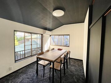 【藤沢駅徒歩5分】ワークショップ・打ち合わせに◎カフェの2階の落ち着いた雰囲気！高速Wifi/コンセントあり - きれいな古民家　Kuru96サラダハウス