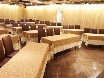 名古屋会議室 ELLE HALL Dining 名古屋駅前店 第1会議室（29〜54名）【室料30%オフ】 の室内の写真