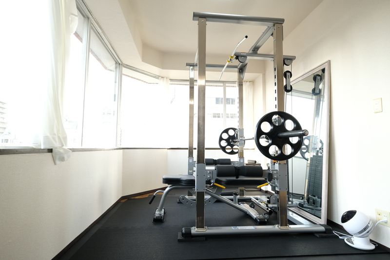 完全個室で設備充実のレンタルジム - MIYAZAKI GYM西荻窪店
