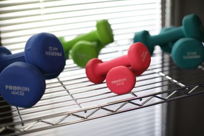 パワーブロックのほか個別のダンベルもございます。 - MIYAZAKI GYM池袋店 個室のレンタルジム-スミスマシンの部屋③の設備の写真