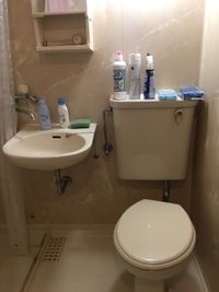 トイレと洗面です。左手にシャワースペースが有ります。 - Rental Space DECO 御徒町＆新御徒町 🌈1名様限定＆✨遮光スクリーンで映画館気分！設備沢山！の室内の写真