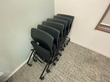 ☆椅子は重ねて置けます☆ - レンタルスペースちとから 千歳烏山駅徒歩２分☆RoomA☆レンタルスペースちとからAの室内の写真