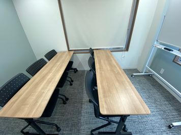 ☆机は木目調☆ - レンタルスペースちとから 千歳烏山駅徒歩２分☆RoomA☆レンタルスペースちとからAの室内の写真