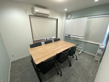 ☆椅子は６席あります☆ - レンタルスペースちとから 千歳烏山駅徒歩２分☆RoomA☆レンタルスペースちとからAの室内の写真
