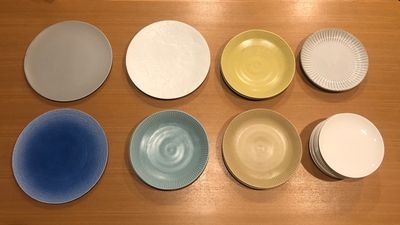 プロ仕様のお洒落なお皿があります。(大皿3枚、中皿8枚、小皿12枚) - コート渋谷 新年度割引✨最大18名👪55型４K対応TV📺キッチン設備完備の設備の写真