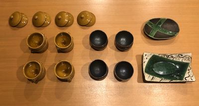 プロ仕様のお洒落なお皿があります。(緑の皿2枚、小鉢8個、蓋付きスープ皿8セット) - コート渋谷 新年度割引✨最大18名👪55型４K対応TV📺キッチン設備完備の設備の写真