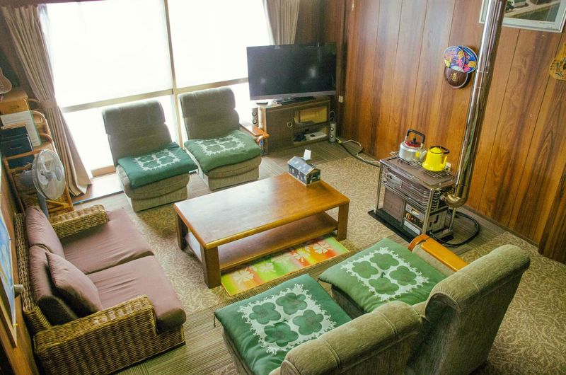 リビングルームです - OMOTENASHI LODGE 悠遊 田舎の広々キッチン付きレンタルスペースの室内の写真