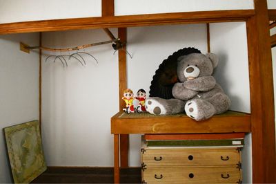 クマがお出迎え - OMOTENASHI LODGE 悠遊 田舎の広々キッチン付きレンタルスペースの室内の写真