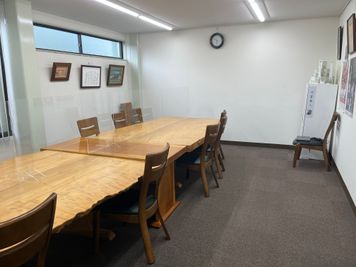 株式会社キーペックス本社ビル 小会議室の室内の写真