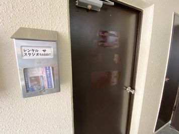 レンタルスタジオrabbit 東大阪・布施店の入口の写真