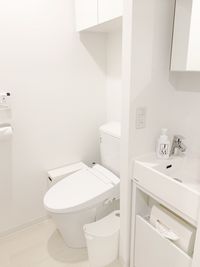 トイレも清潔感のあるスペース。もちろんセパレートで安心してご利用いただけます。 - レンタルサロンaMieu南青山 aMieu南青山/Violet(紫)の設備の写真