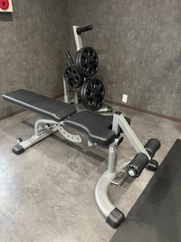 マルチパーパスベンチ - Fitnear gym つくば店 レンタルトレーニングルームBの室内の写真