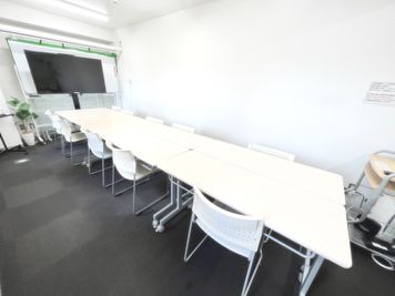 オフィスビルの静かな環境にあります。 - TSUBAKI新横浜 Part2 多目的スペースの室内の写真