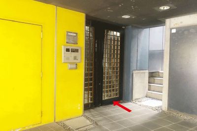 エレベーターで7階へお越しください！ - アキバホームスタジオ キッチン付き撮影レンタルスペースの入口の写真