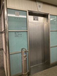 18階までお越しの際は1階エレベーター乗り場で6号機または9号機のエレベーターをご利用ください。 - コワーキングスペースSOUU 会議室のその他の写真