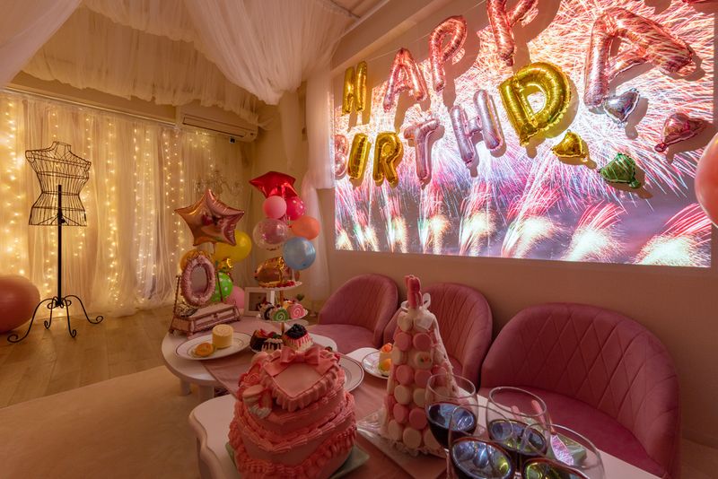 推しを120インチ大画面で🎉🎊 - 🎀idol五反田🎀 推し会・女子会・誕生会・おうちデート・仕事【IDOLE五反田】の室内の写真