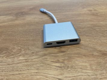 新大阪駅の東口10秒のレンタルスペース/会議室【SS新大阪】 無料WiFi・備品全無料貸出の多目的室・ルーム618の設備の写真